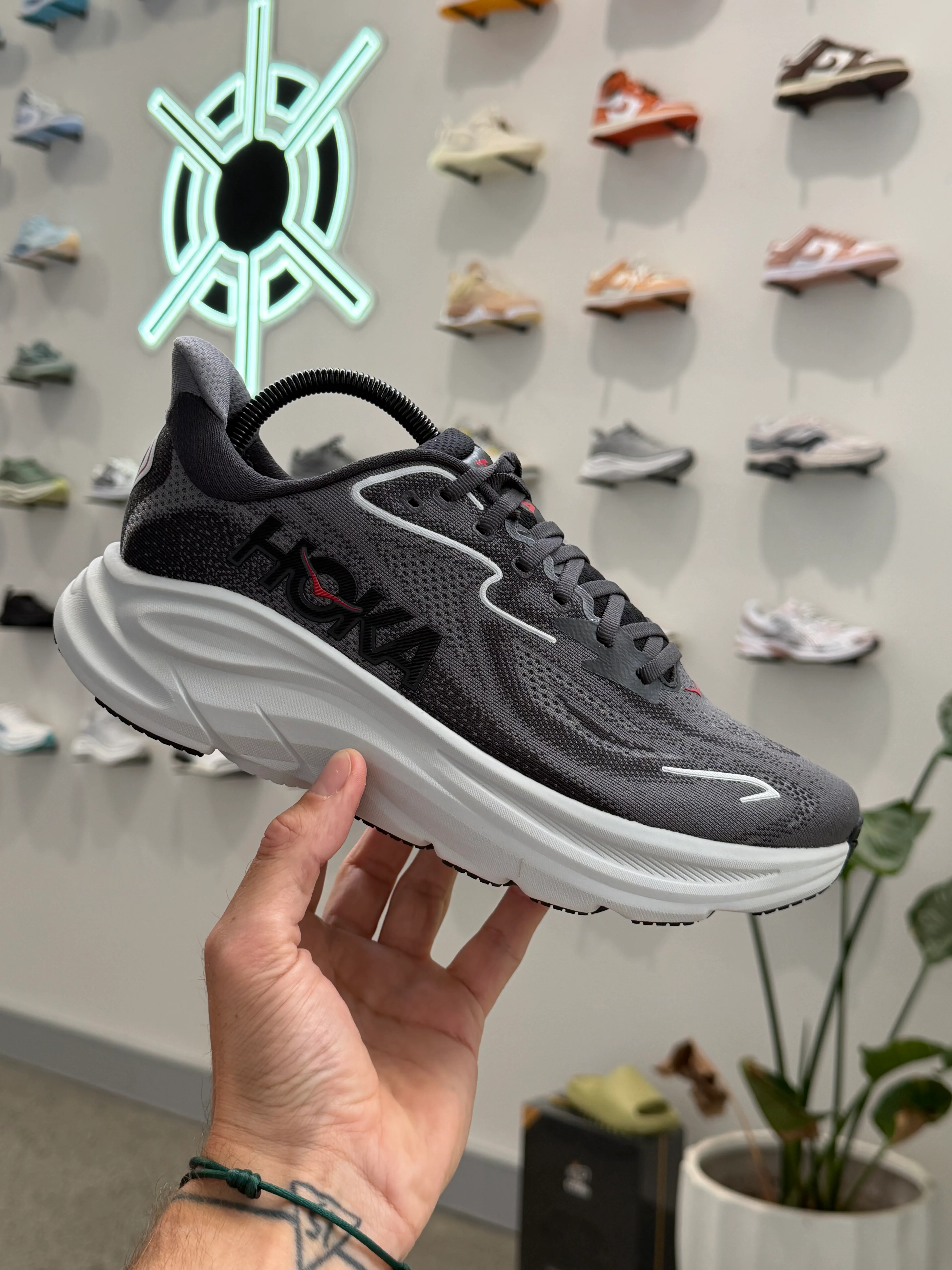 Hoka Clifton 10 Carbon Black Satellite Grey Men’s - Image 2