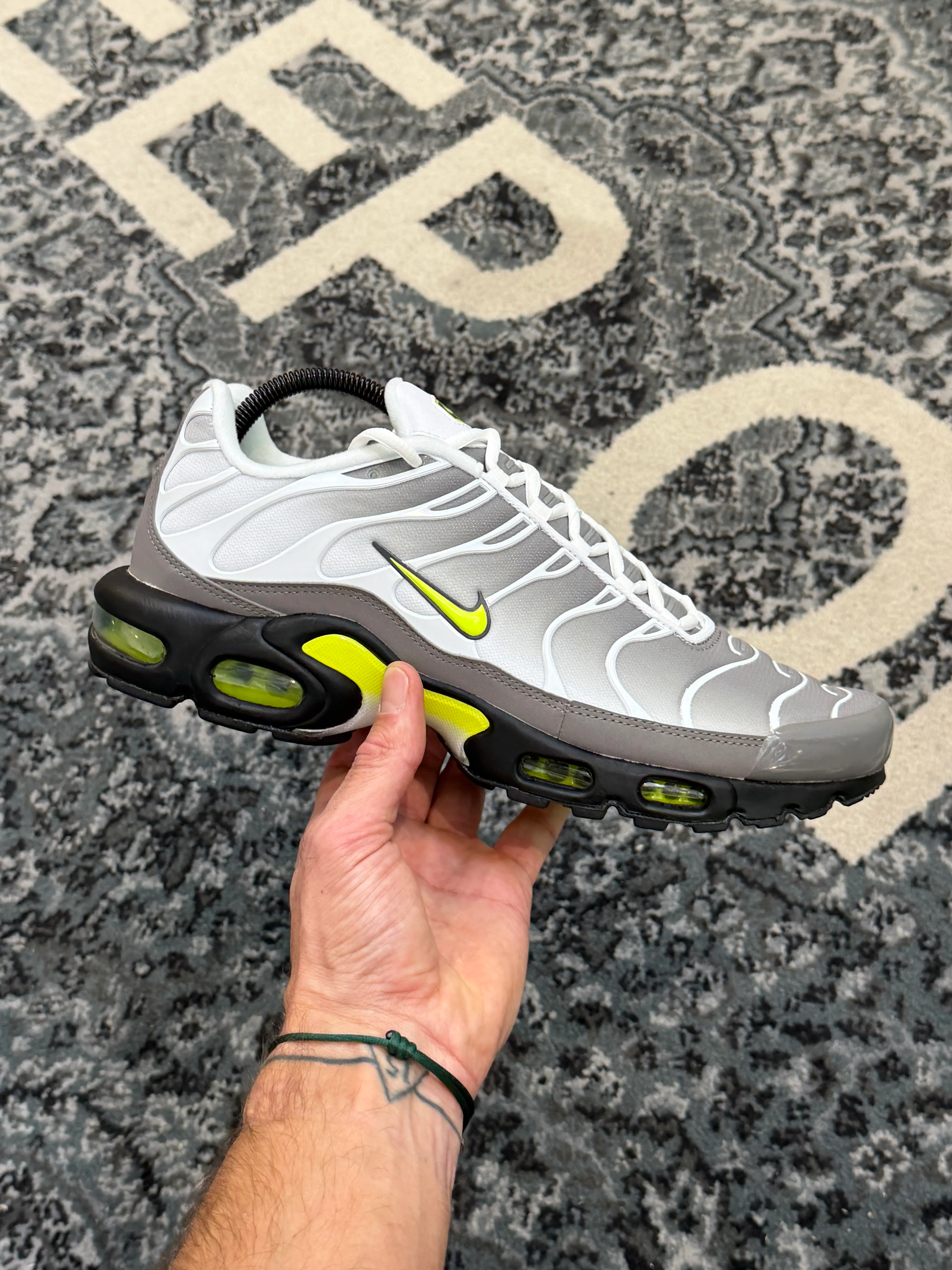 Nike Air Max Plus Tuned 1 Neon - Image 2